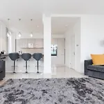 Oxford Place Apartment